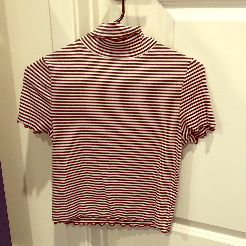 Turtleneck short sleeve shirt:Purple-white stripes